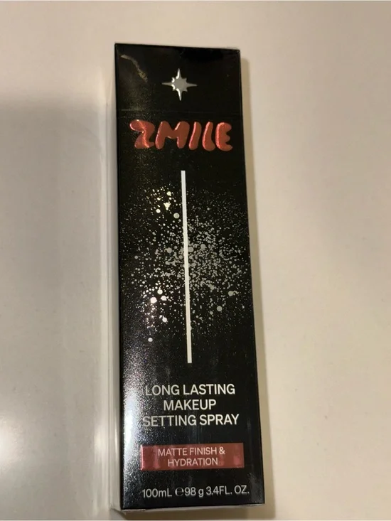 Long Lasting Makeup Setting Spray - Matte Finish & Hydration (Black)