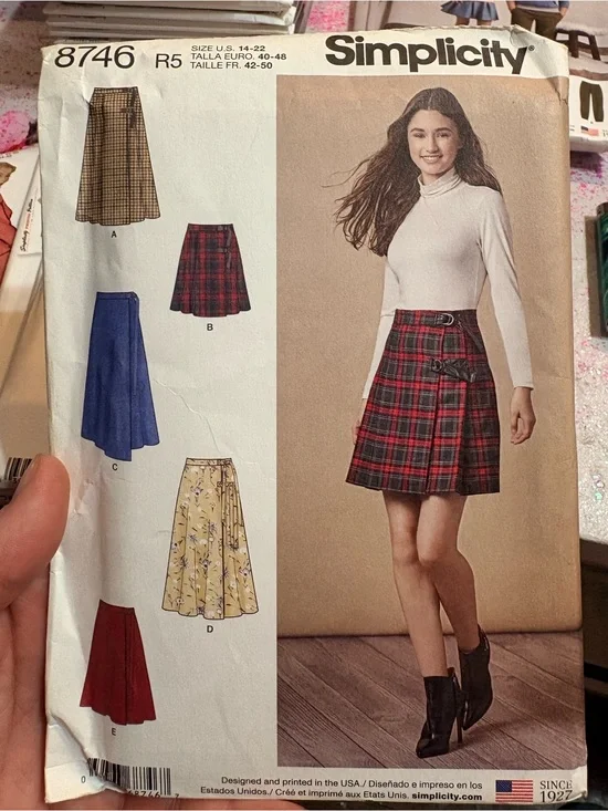 BN UNCUT SIMPLICITY 8746 R5 PLUS SIZE SEWING PATTERNS SKIRTS