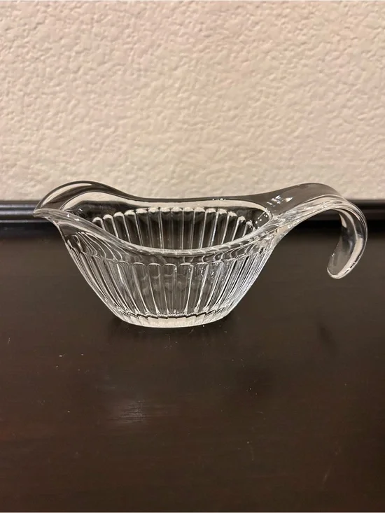 Williams Sonoma Fluted 25% Lead Crystal Gravy Sauce Boat 4 oz excellent