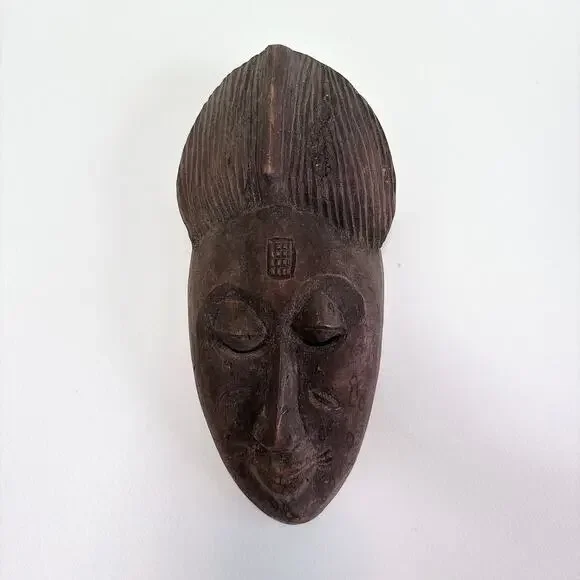 HAND-CARVED AFRICAN WOODEN BAULE PORTRAIT MASK WALL HANGING MBLO COTE D'IVOIRE