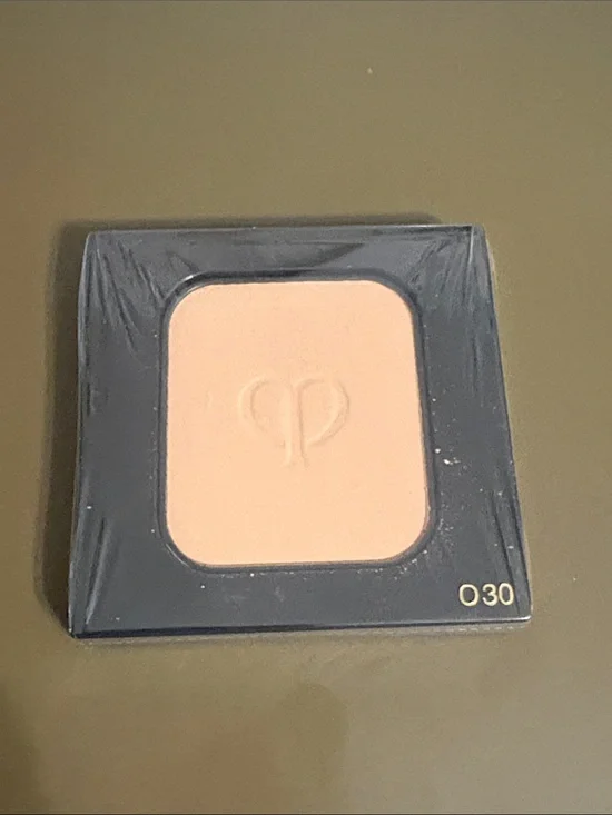 Cle de peau radiant powder foundation refill 🌵O30