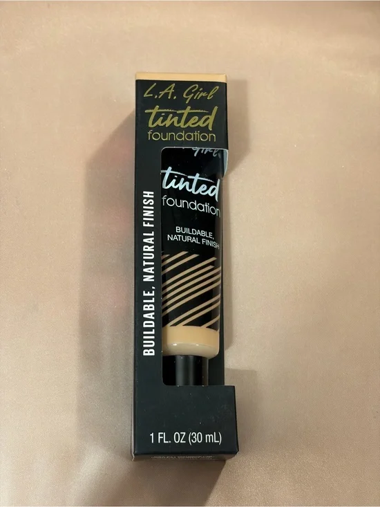 L.A. Girl Tinted Foundation GLM757 Medium Beige 1 oz Hydrating Natural Finish