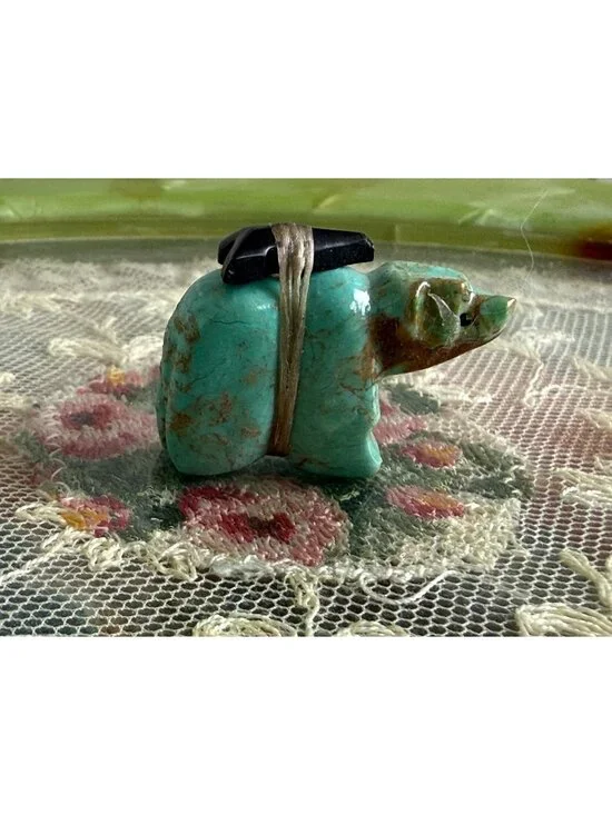 Vintage 60s Zuni Turquoise Fetish Bear Carving Jet Arrowhead 1