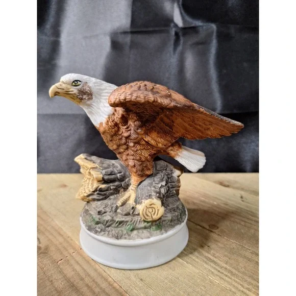 Royal Heritage Americana - Birds in Flight - Bald Eagle Figurine Limited Series