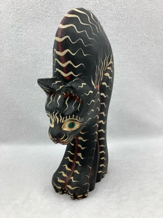 VTG Indonesian Wood Carved Folk Art Scaredy Cat Sculpture 10”