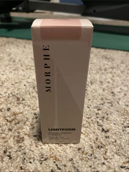 Morphe Lightform Extended Hydration Foundation - Blush & Beige Accents