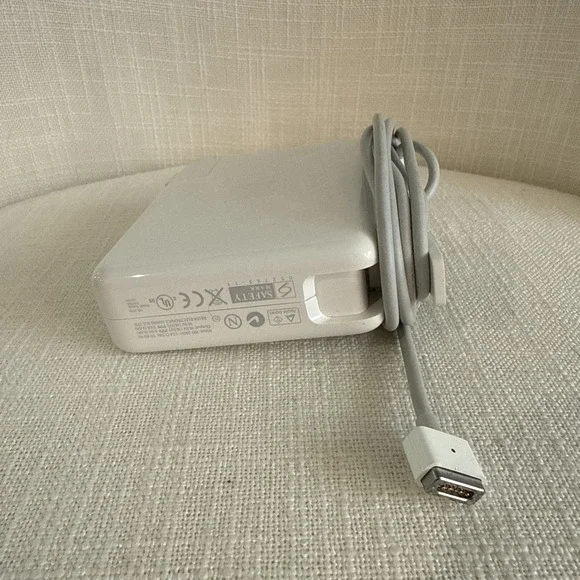 Apple‎ A1172 Magsafe 1 85W Portable Power Adapter 18.5V 4.6A 16.5V 3.6A