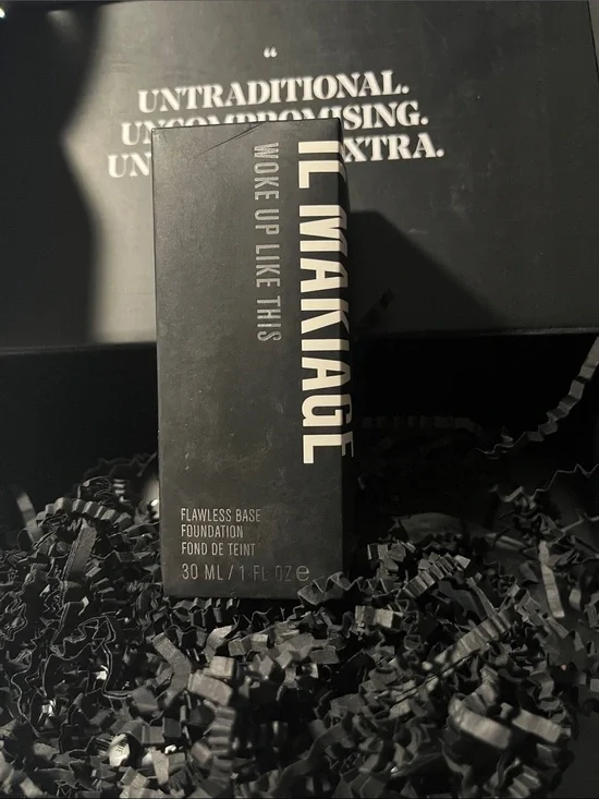 NIB IL Makiage flawless base foundation one fluid ounce