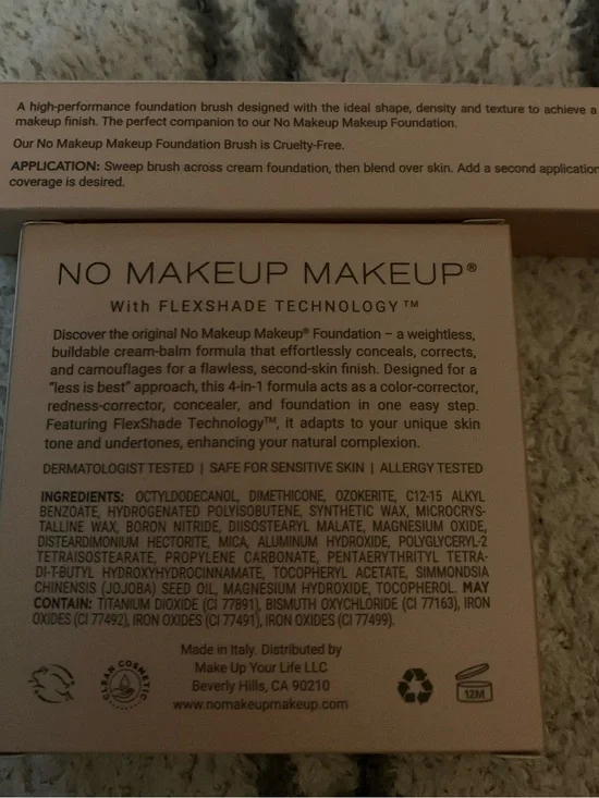 No Makeup 4-in-1 Foundation & brush – Medium