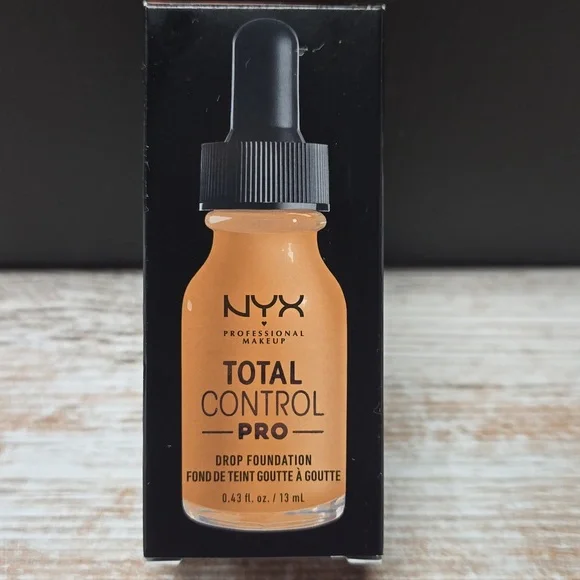 NYX Total Control Pro Foundation - Camel