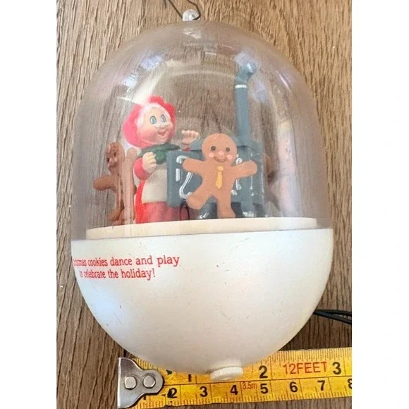 1990 Hallmark Ornament Mrs. Santa's Kitchen Magic Light & Motion Untested