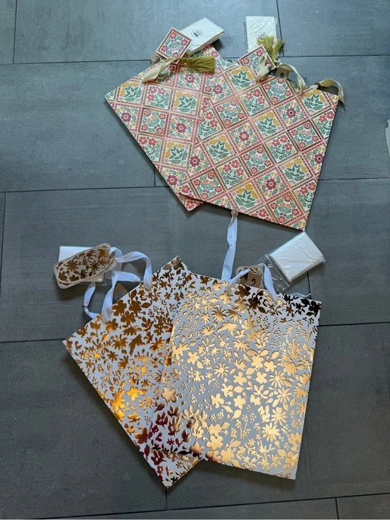 NWT Set of 4 Decorative Floral Gift Bags w Tags - Metallic & Coral Patterns fun!
