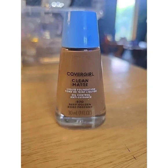 COVERGIRL Clean Matte Liquid Foundation‎ # 570 Deep Golden