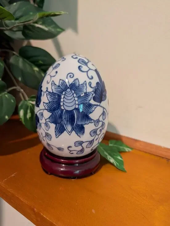 Vintage Blue White Porcelain Egg Peony Vine Chinoiserie Wood Stand 6