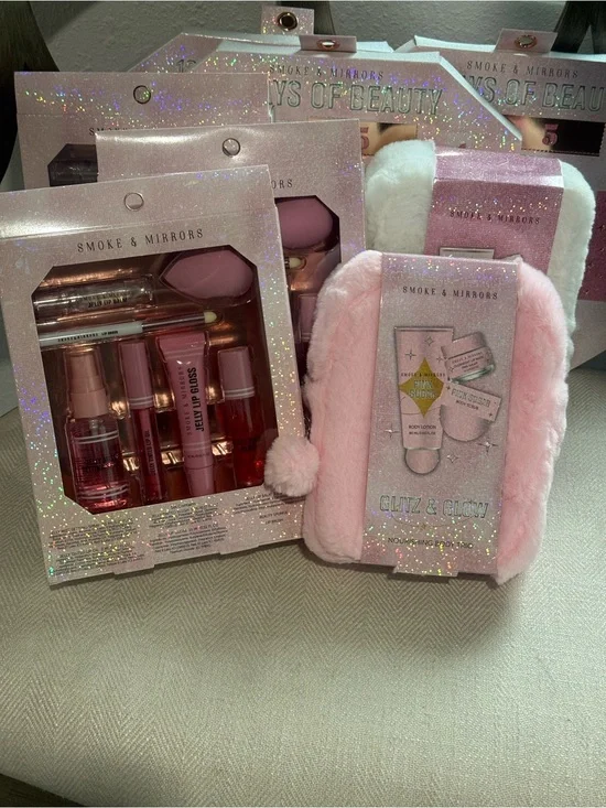 Smoke and Mirrors Pink Women's Makeup Gift Set