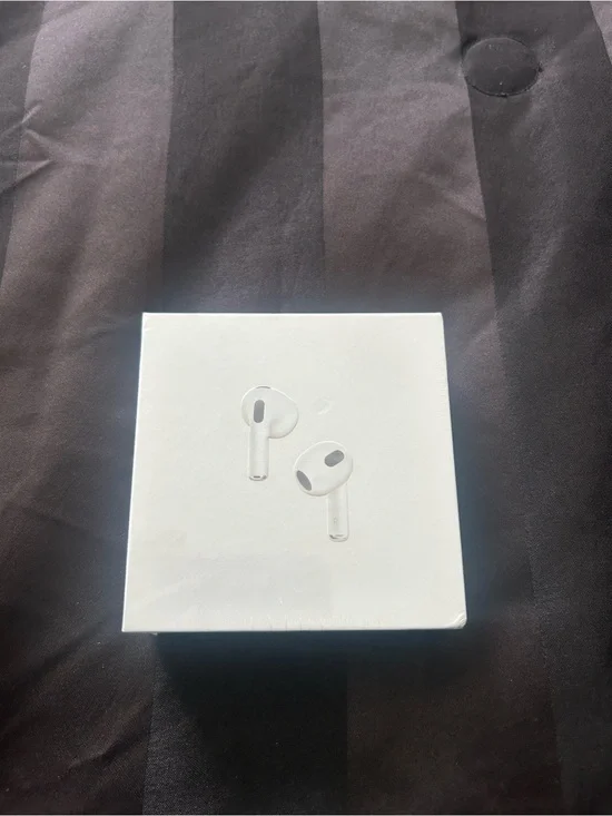 Apple White Wireless Earbuds with Charging Case