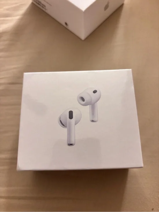 Apple White Wireless In-Ear Earbuds with Charging Case