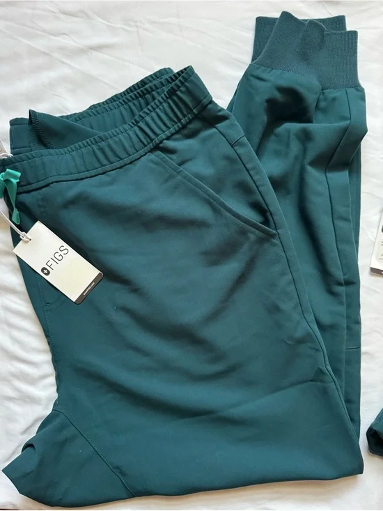 TWO PAIR Men’s Figs Scrub Pant Tansen Jogger XL SHORT Caribbean Blue