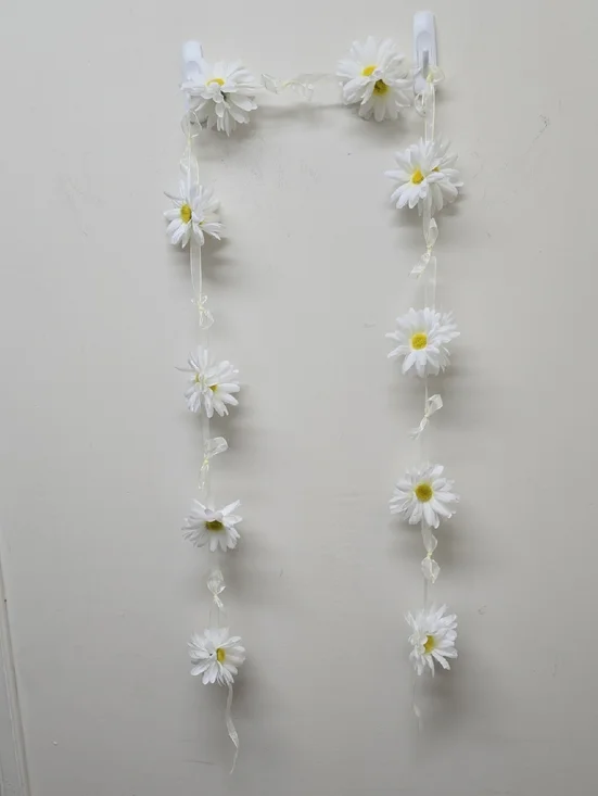 Daisy Flower Garland Strand — White with Yellow Centers