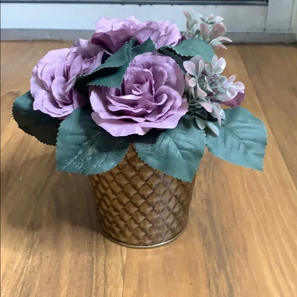Faux purple‎ floral decor