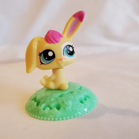 Littlest Pet Shop Bunny Rabbit Figure Yellow Green Bobble Head - McDonald's 2011