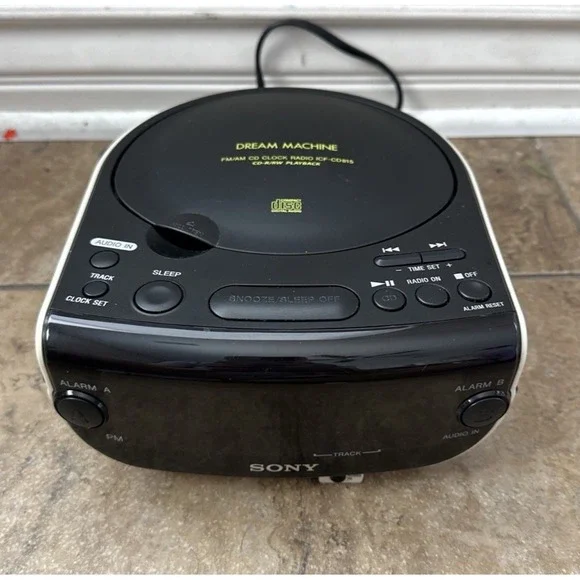 Vintage Sony Dream Machine FM/AM CD Clock Radio Model ICF-CD815