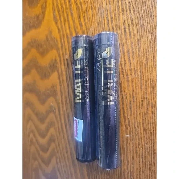 2x L.A.‎ Girl Matte Flat Velvet Lipstick, Raven GLC826