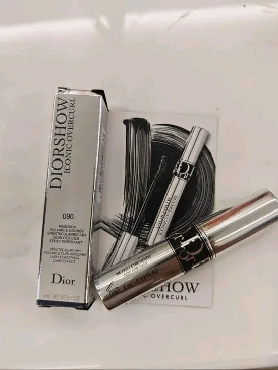 Dior Diorshow Iconic Overcurl Mascara in 090 Black