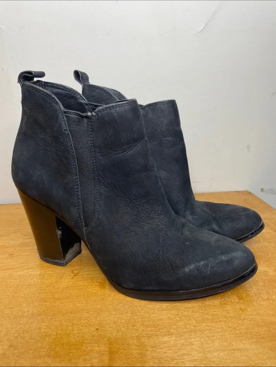 Michael Kors Black Nubuck Ankle Booties with Chunky Heel. Size 7.5