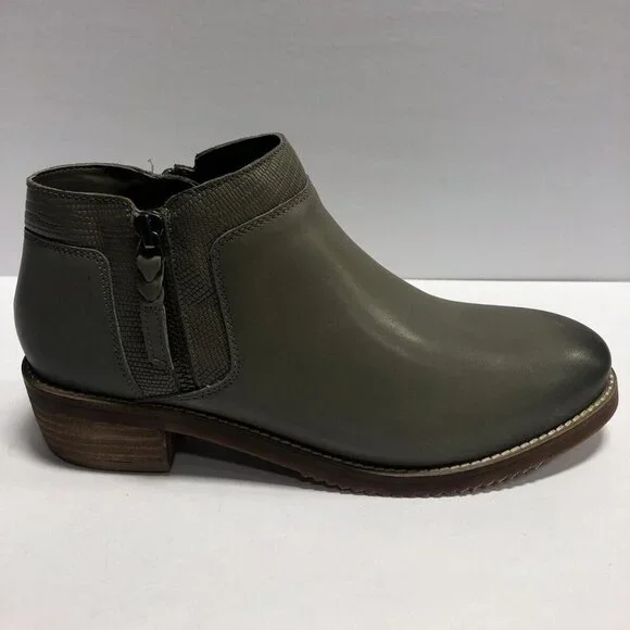 SoftWalk Women’s Rubi Zip Ankle Boot Size 8.5 M
