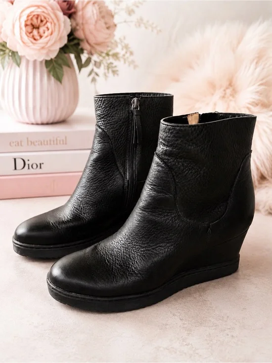 Sofft Shary Waterproof Black Leather Wedge Ankle Booties Size 9