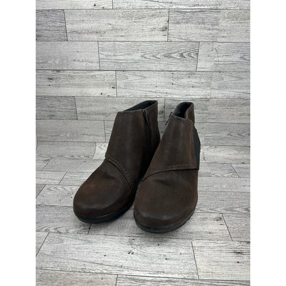 Clarks Cloudsteppers Brown Suede Leather Ankle Booties‎ Women's Size 7 Wide