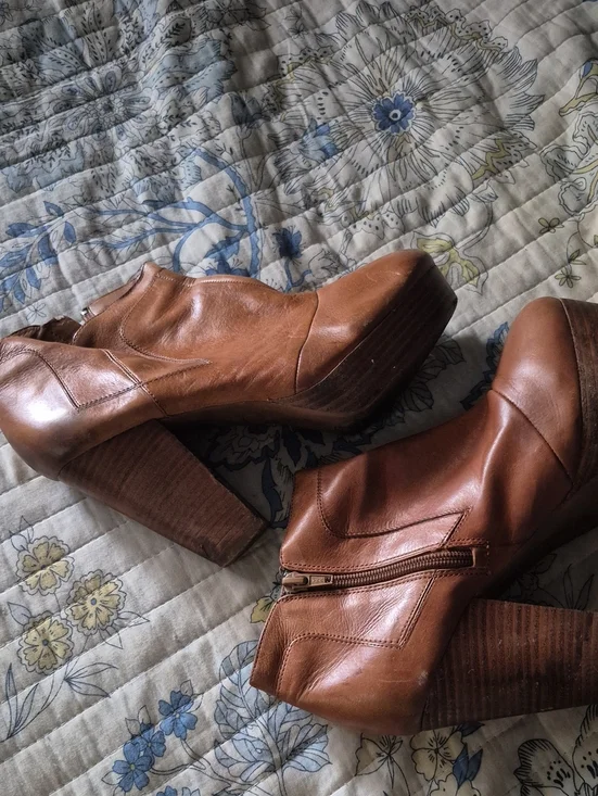 Gianni Bini Tan Brown Leather Platform Ankle Boots