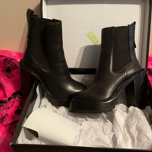 Black Women's Platform Chelsea Boots