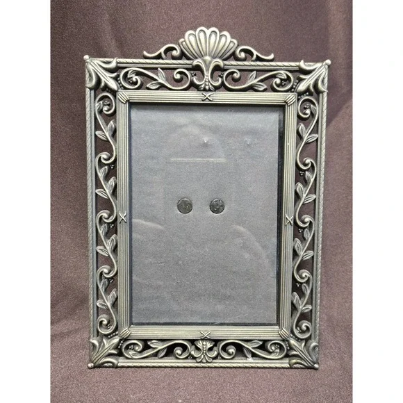 Vintage‎ Ornate Metal (Heavy) 4x6 Picture Frame. Stand Or Hang. VGVC