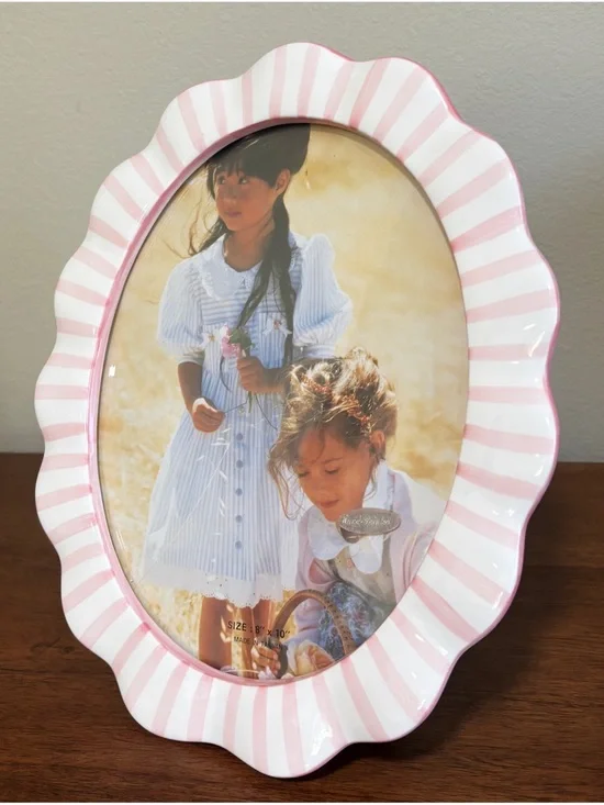 Vintage Ceramic Hand painted Pink Stripe Oval Scallop Picture Frame 8” X 10”