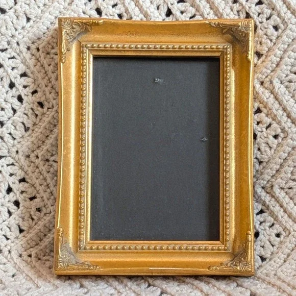 Ultima Wilton Industries Old World Medium Gold 5x7 Ornate Beaded Photo Frame‎