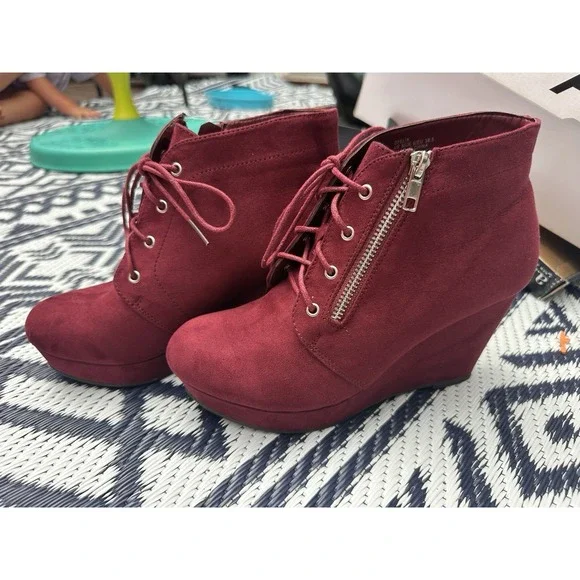 JustFab Ofelia Burgundy Faux Suede Wedge Ankle Booties Size 8