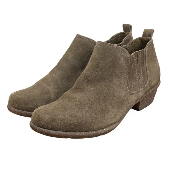 Clarks Wilrose Jade Chelsea Ankle Boots Women's Size 8 Taupe Suede Booties