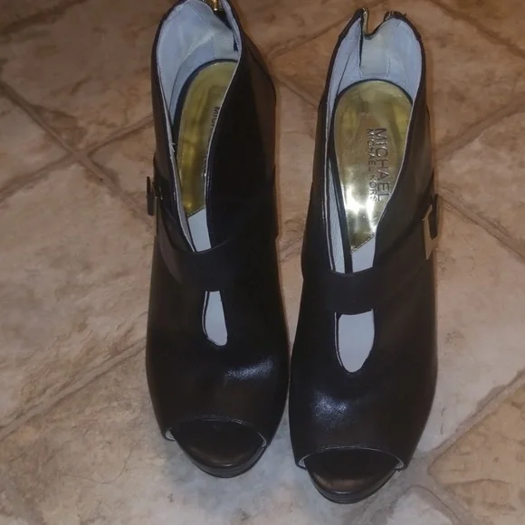 Peep toe booties - MK