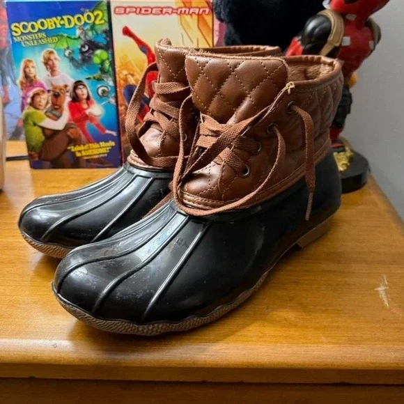 Wild‎ Diva Brown and black boots - size 7.5
