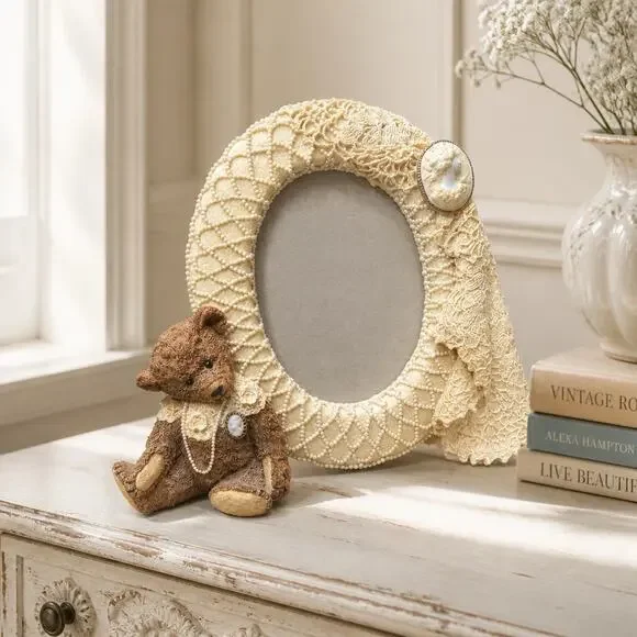 Vintage 1996 United Design Corp Cameo Teddy Oval Picture Frame, Home Decor