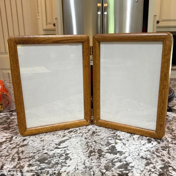Oak Wood Double Picture Frame.   Holds two 8”x10” pictures. Excellent condition.