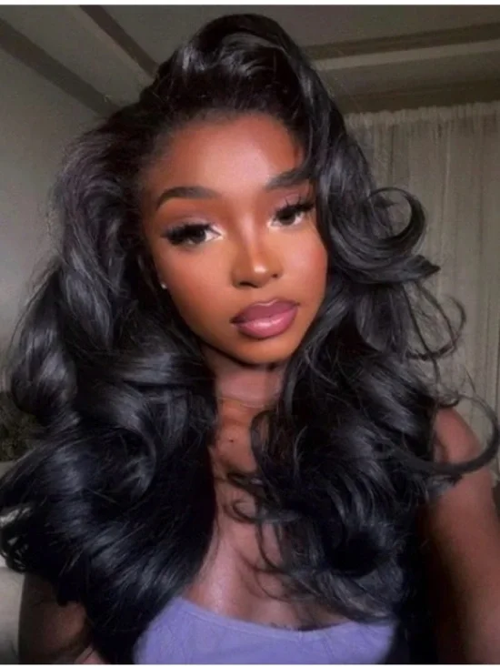 Luxury Black Wavy Women's Wig - Voluminous Natural-Look Style