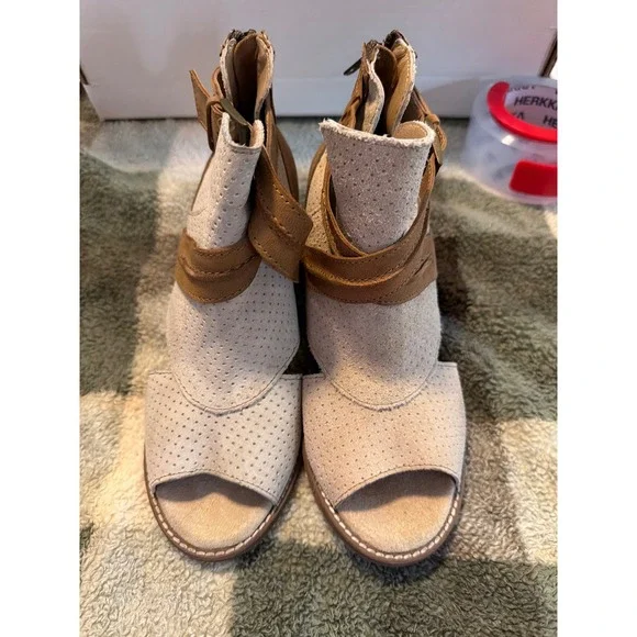 Roan Women Tan Cream Leather Perforated Peep Toe Cutout‎ Block Heel Booties 7