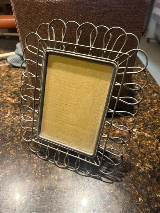 Decorative Metal Wire Photo Frame - 5x7 Glass Photo Frame