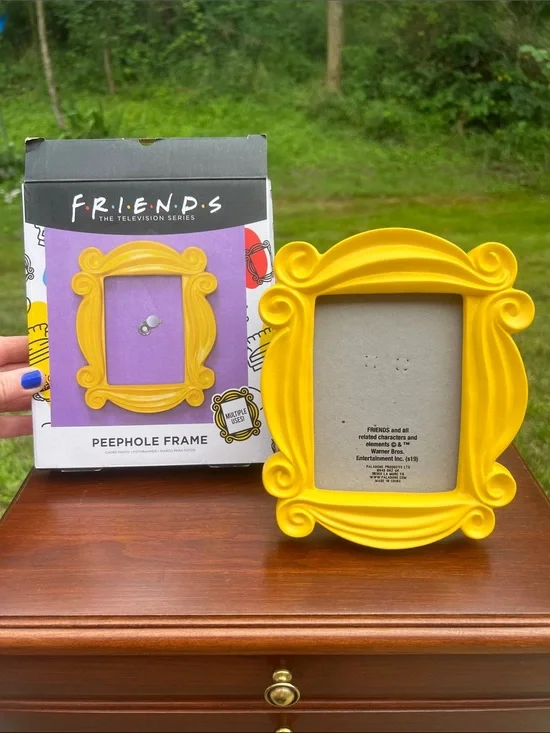 Vintage FRIENDS Peephole Picture Frame TV Show Prop Gift in Box Yellow Whimsical