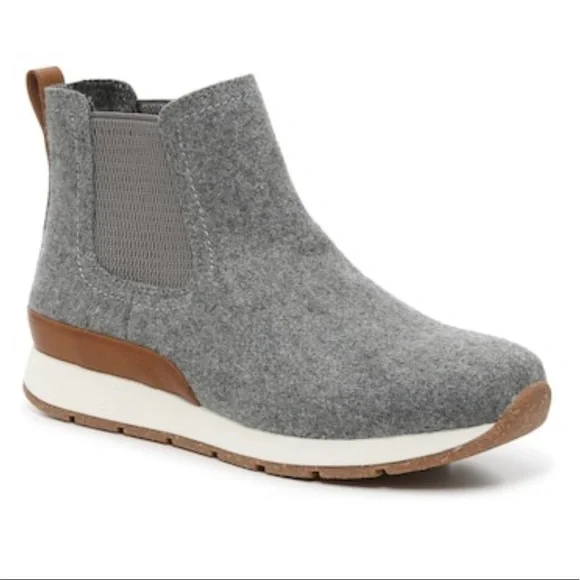 boc Kara Booties NIB Size 7 Grey