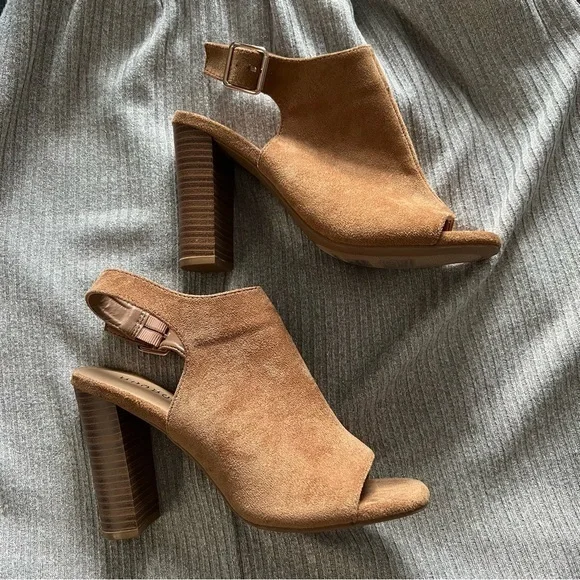 Bamboo Blowup Open Toe Sling Back Faux Suede Stacked Heel Shoes Camel Color NWOB