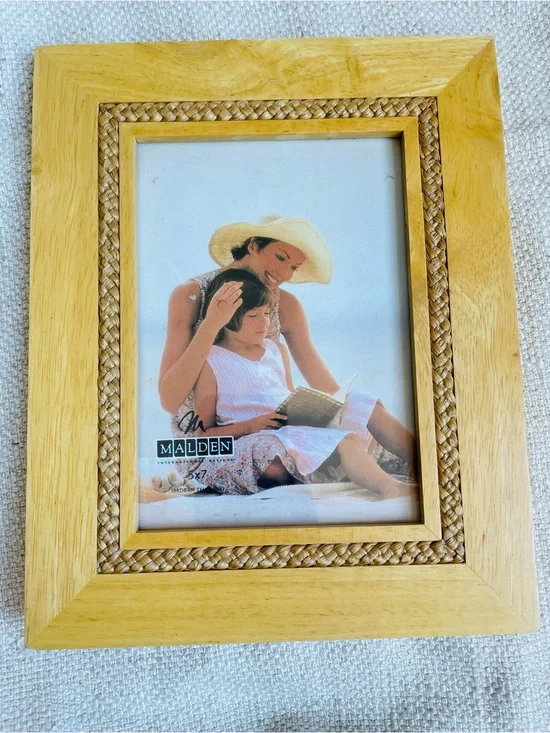 Vintage Malden Light Honey Wood Frame with Woven Trim Fits 5x7